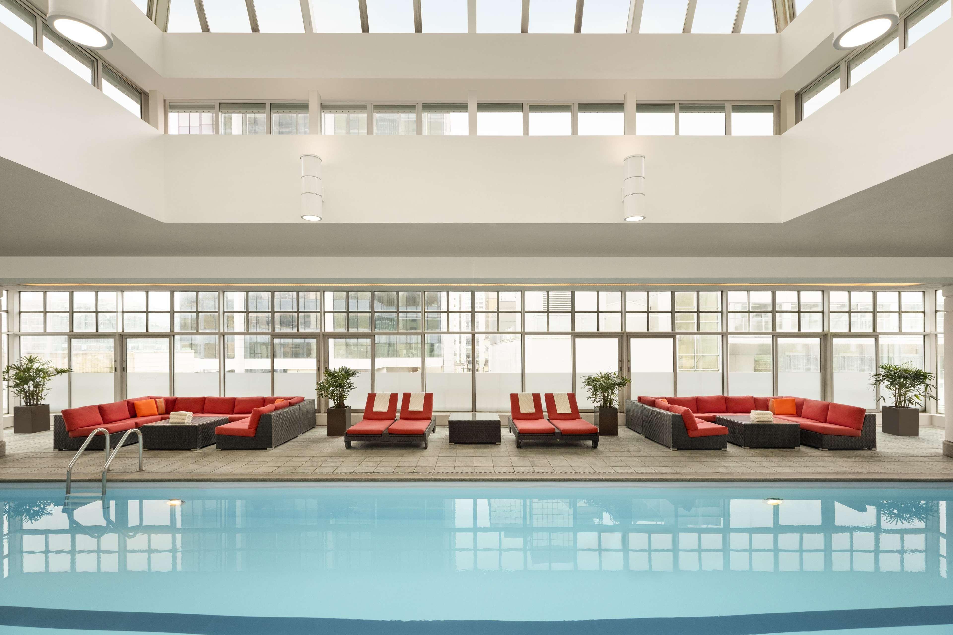 Fairmont Hotel Vancouver Exteriér fotografie The pool at the hotel